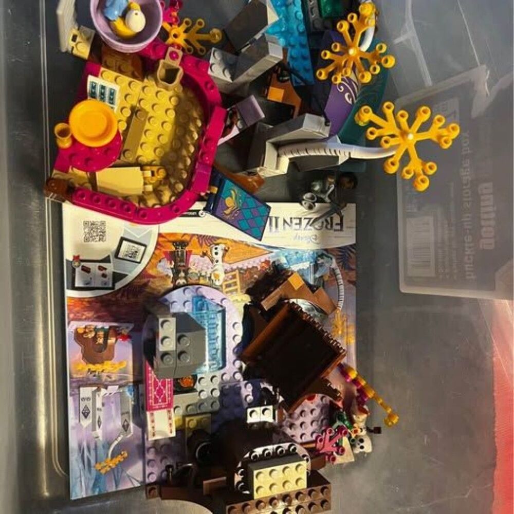 LEGO 41164 Disney Frozen II Enchanted Treehouse Anna 302 PCS Ages 6+
